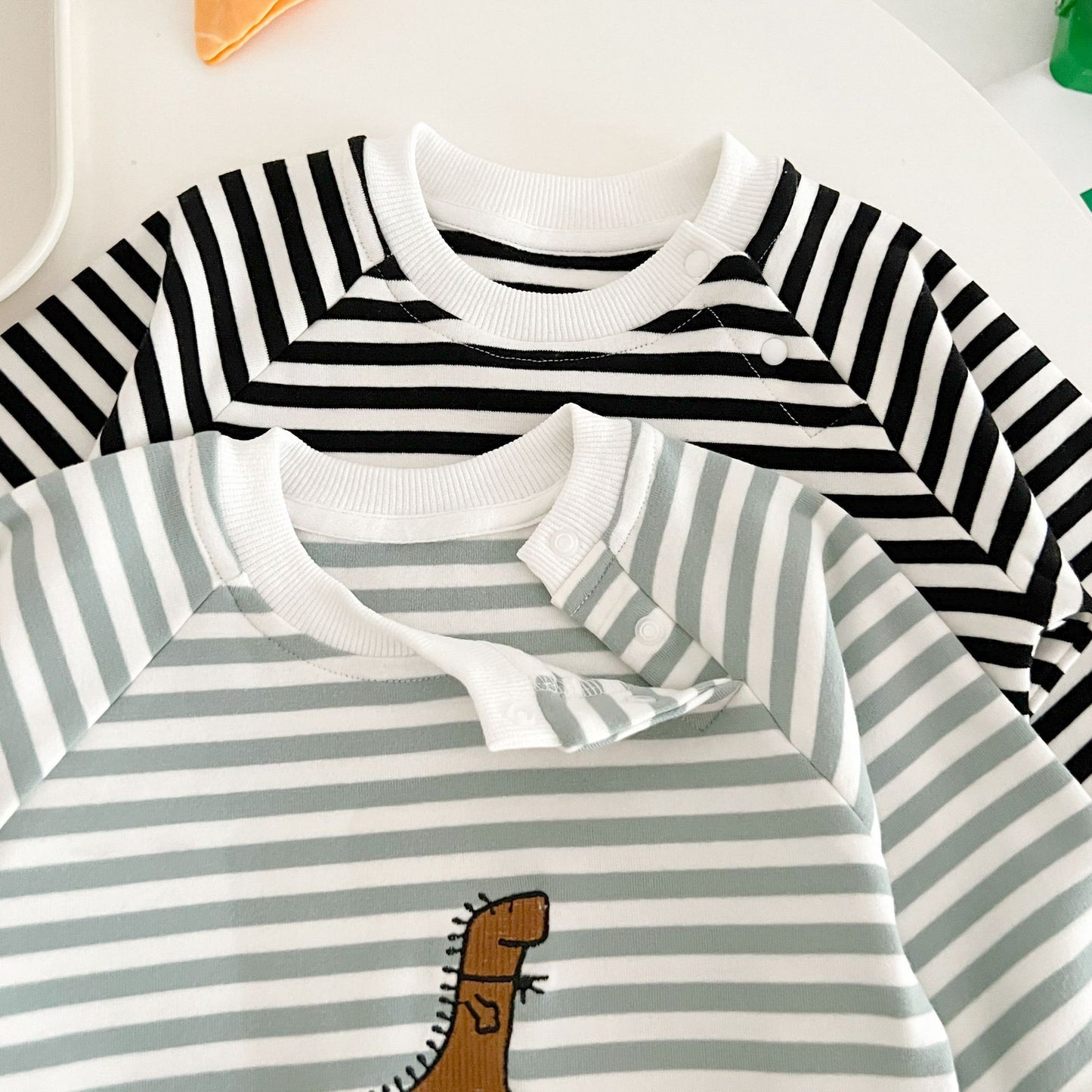 【現貨】冬季嬰兒 條紋恐龍刺繡長袖連身衣爬服 / 爬服