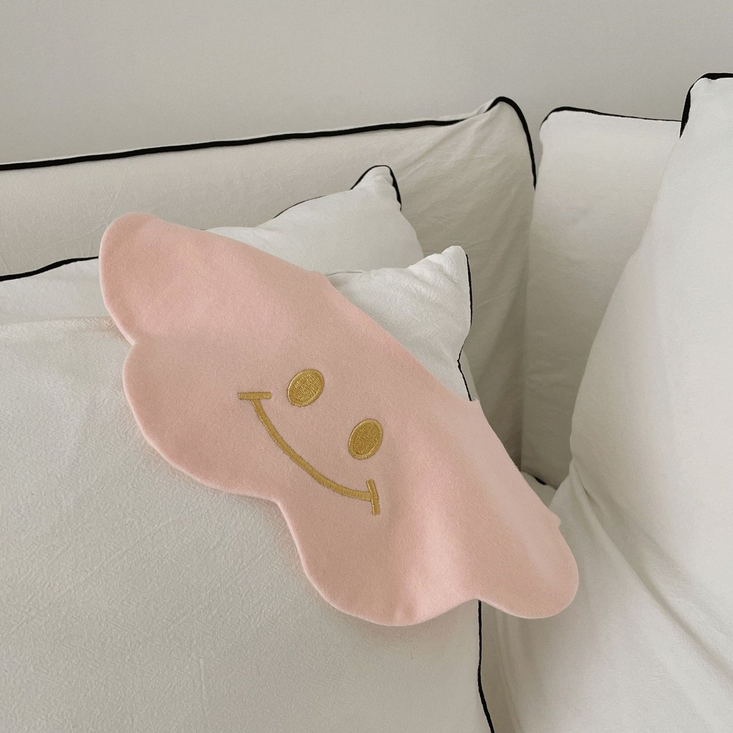 【預購】立體微笑笑臉刺繡 純棉 花瓣形口水巾