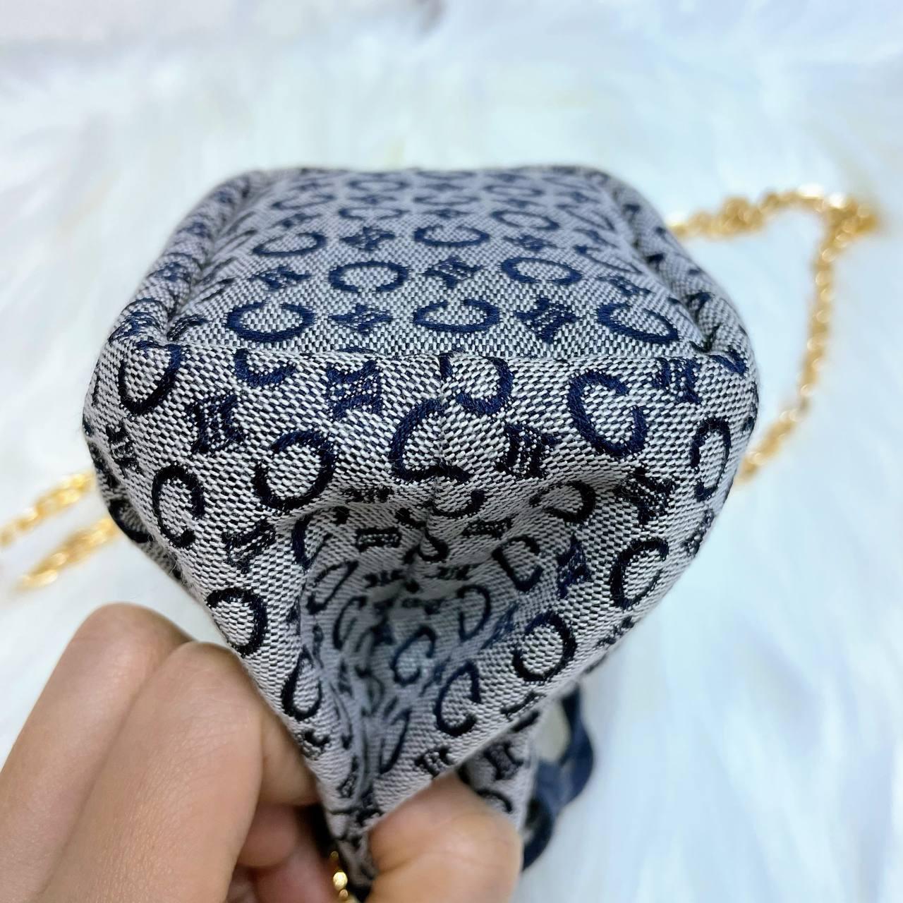 【 In - Stock 】Celine C Macadam Blason 海軍藍帆布抽繩迷你包 - Cnjpkitchen ❤️ 🇯🇵日本廚具 家居生活雜貨店