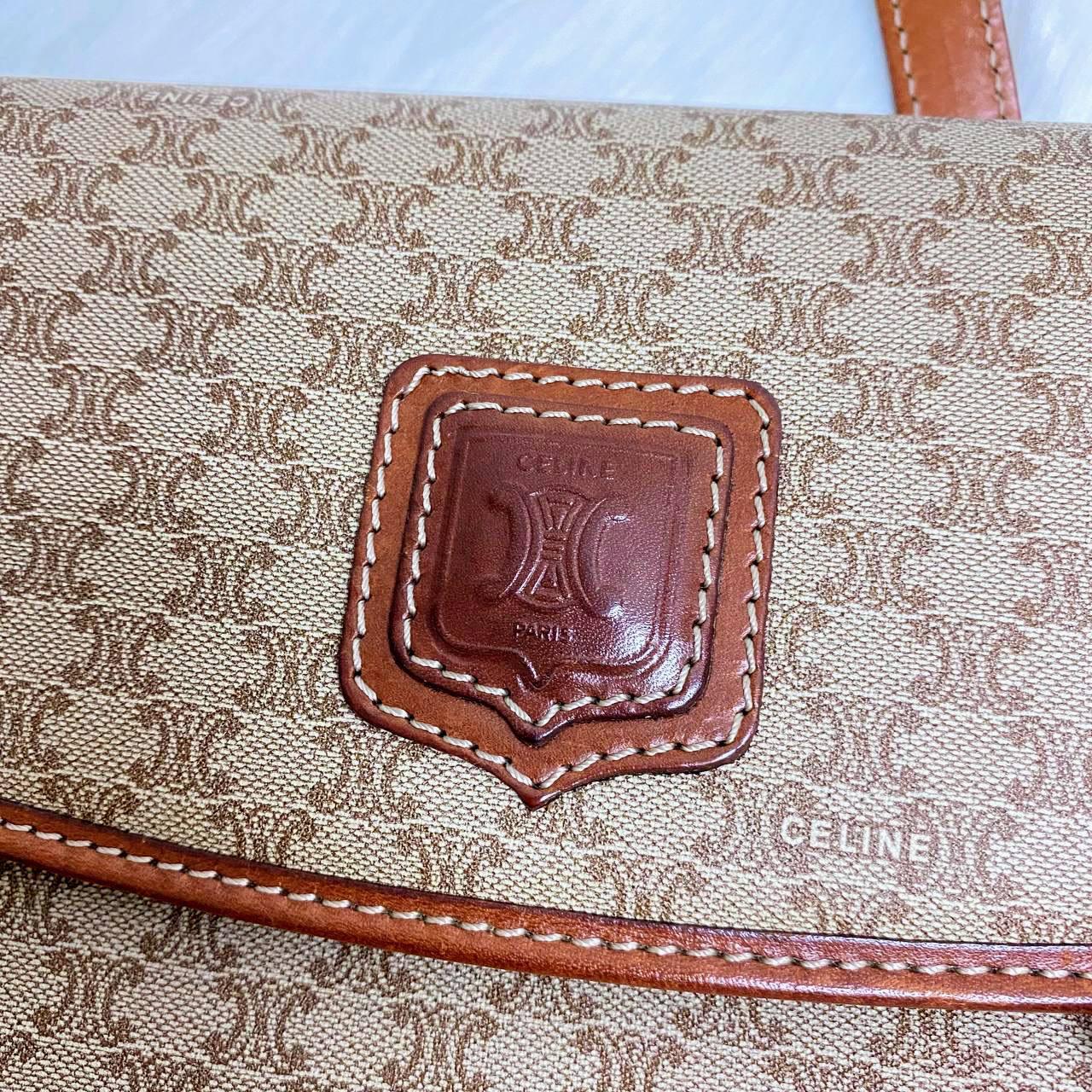 【 In - Stock 】Celine Macadam 復古淺色碎石紋老花手拿包 - Cnjpkitchen ❤️ 🇯🇵日本廚具 家居生活雜貨店