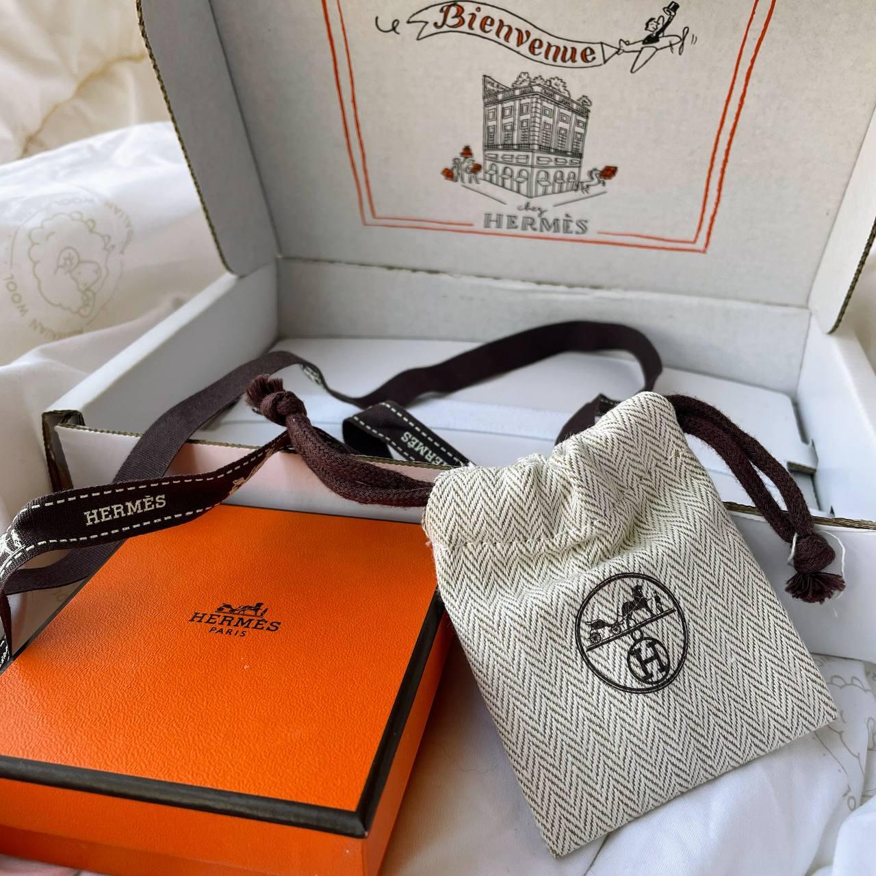 【 In - Stock 】Hermes Mini Pop H Earrings 奶茶色x金 耳環 - Cnjpkitchen ❤️ 🇯🇵日本廚具 家居生活雜貨店