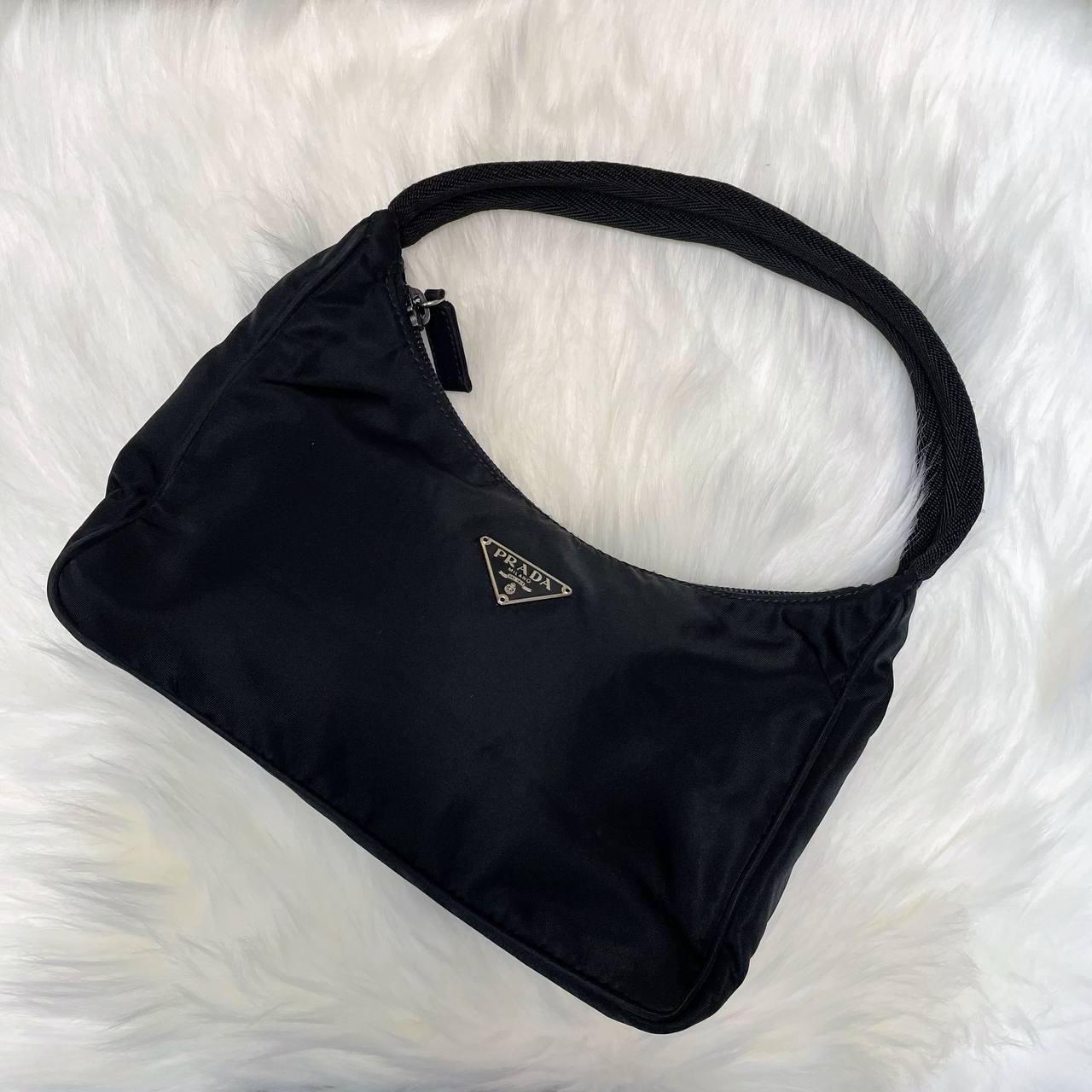【 In - Stock 】Prada 經典 hobo 黑色尼龍迷你手拿包 - Cnjpkitchen ❤️ 🇯🇵日本廚具 家居生活雜貨店