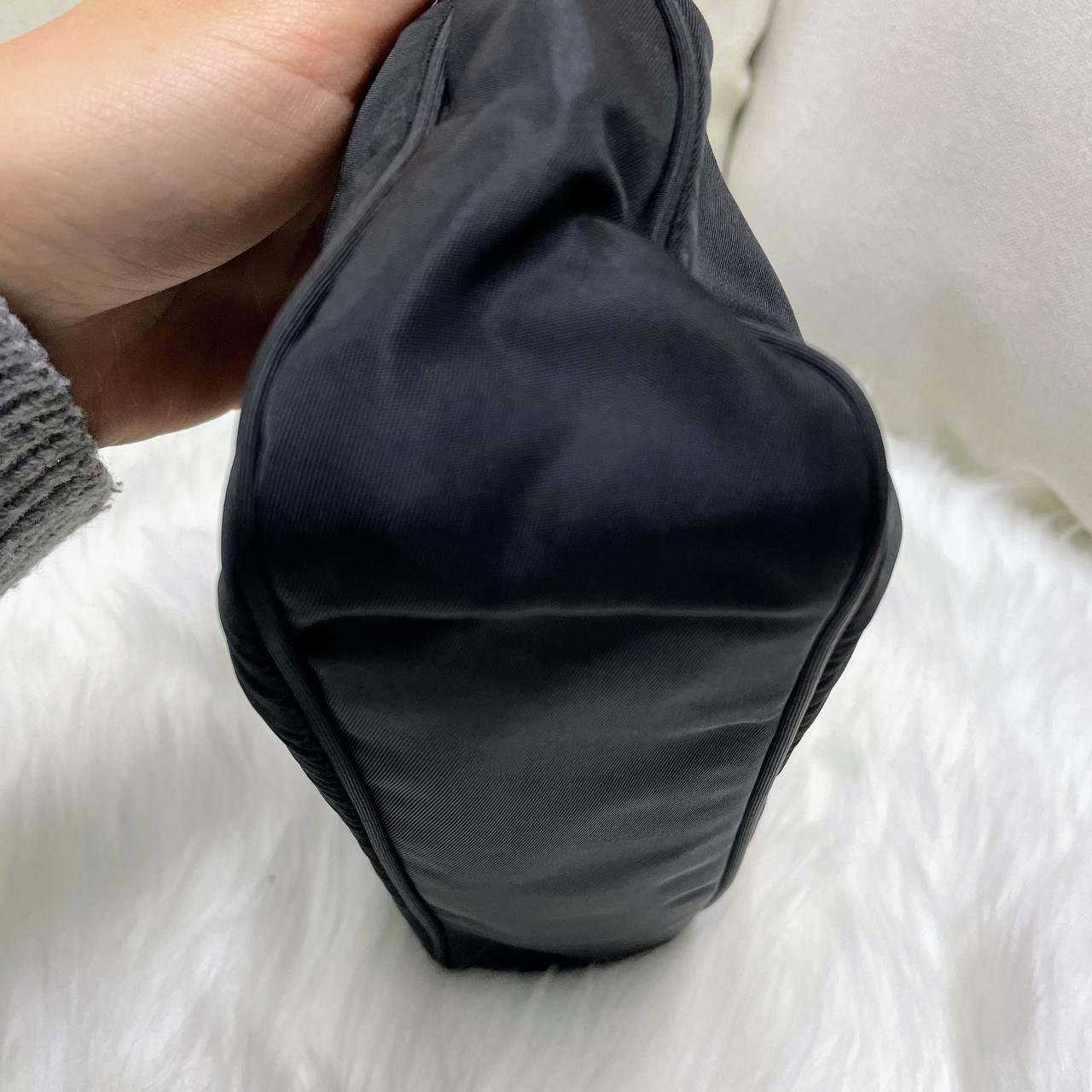 【 In - Stock 】Prada 經典 hobo 黑色尼龍迷你手拿包 - Cnjpkitchen ❤️ 🇯🇵日本廚具 家居生活雜貨店
