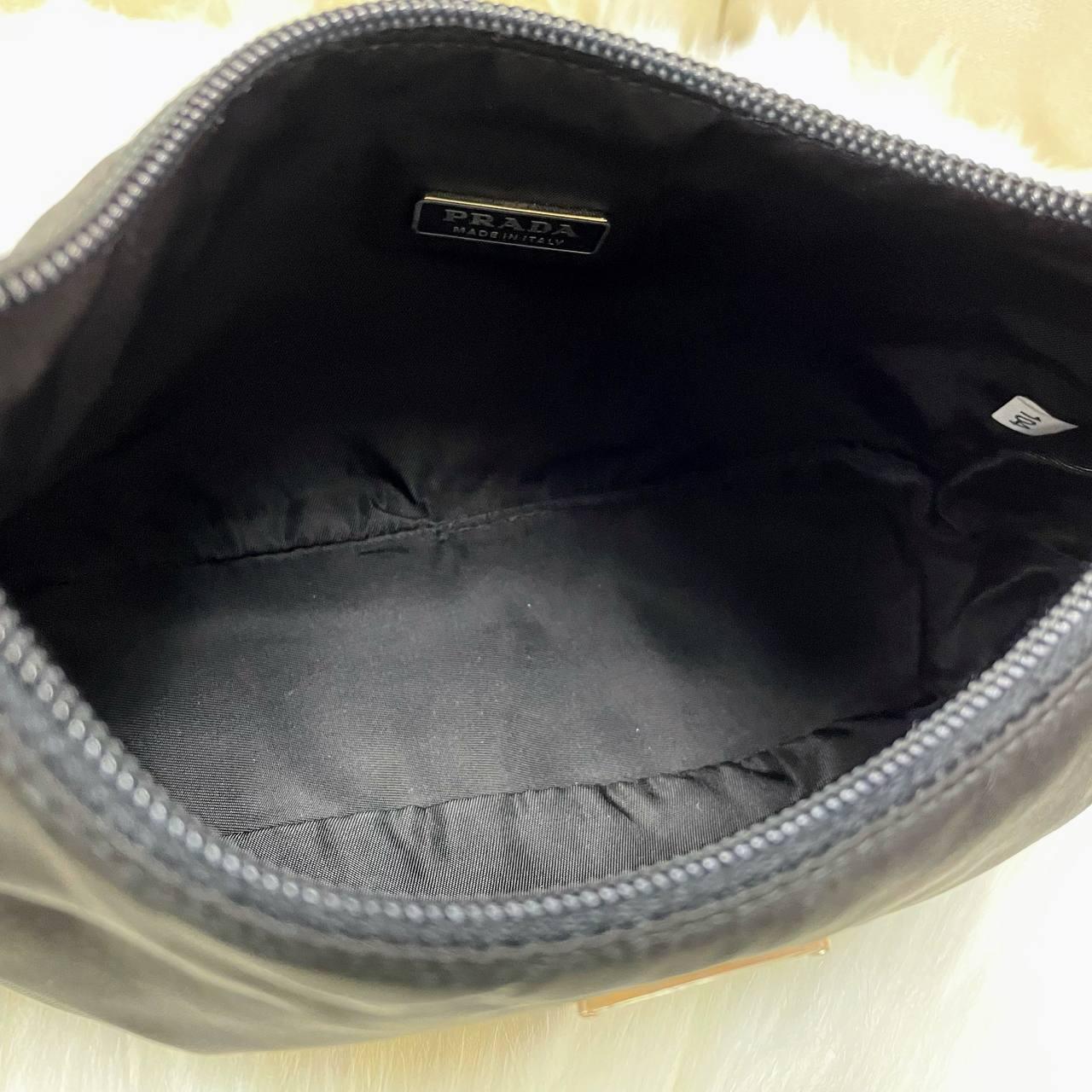 【 In - Stock 】Prada 經典 hobo 黑色尼龍迷你手拿包 - Cnjpkitchen ❤️ 🇯🇵日本廚具 家居生活雜貨店