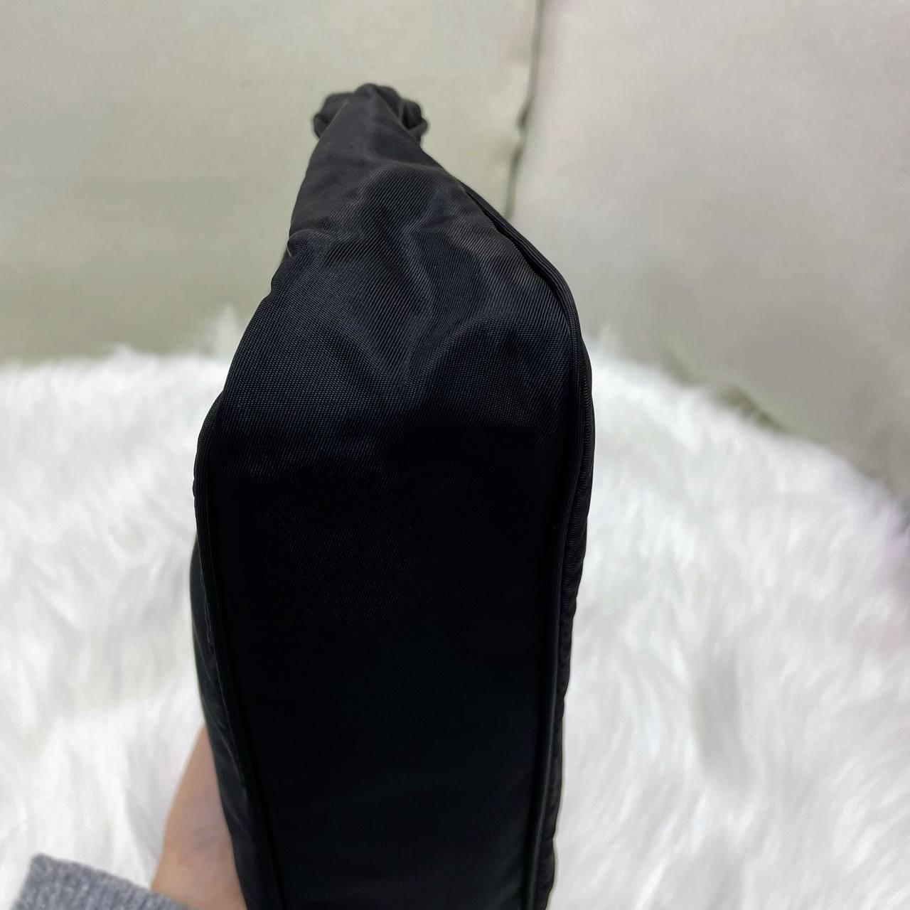 【 In - Stock 】Prada 經典 hobo 黑色尼龍迷你手拿包 - Cnjpkitchen ❤️ 🇯🇵日本廚具 家居生活雜貨店