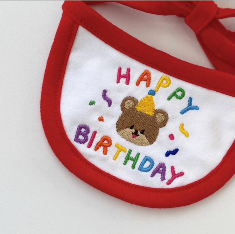 【預購】可愛小熊生日刺繡狗狗貓貓毛孩圍兜 - Cnjpkitchen ❤️ 🇯🇵日本廚具 家居生活雜貨店