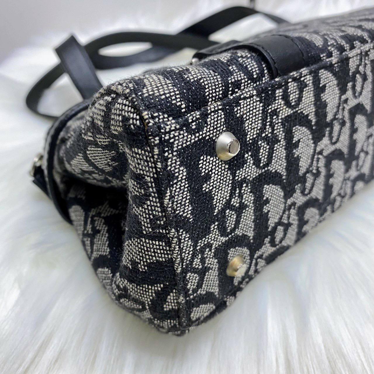 【 In - Stock 】Dior Trotter 花紋銀色Logo皮革波士頓手拿包 - Cnjpkitchen ❤️ 🇯🇵日本廚具 家居生活雜貨店