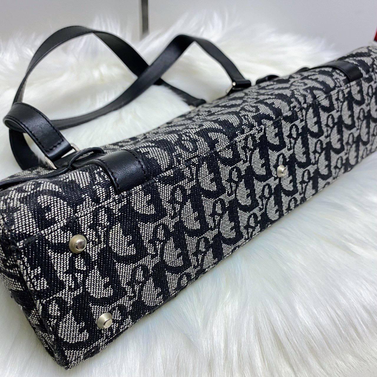 【 In - Stock 】Dior Trotter 花紋銀色Logo皮革波士頓手拿包 - Cnjpkitchen ❤️ 🇯🇵日本廚具 家居生活雜貨店