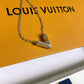 ｜In-Stock｜Louis Vuitton Accessory Essential V Necklace