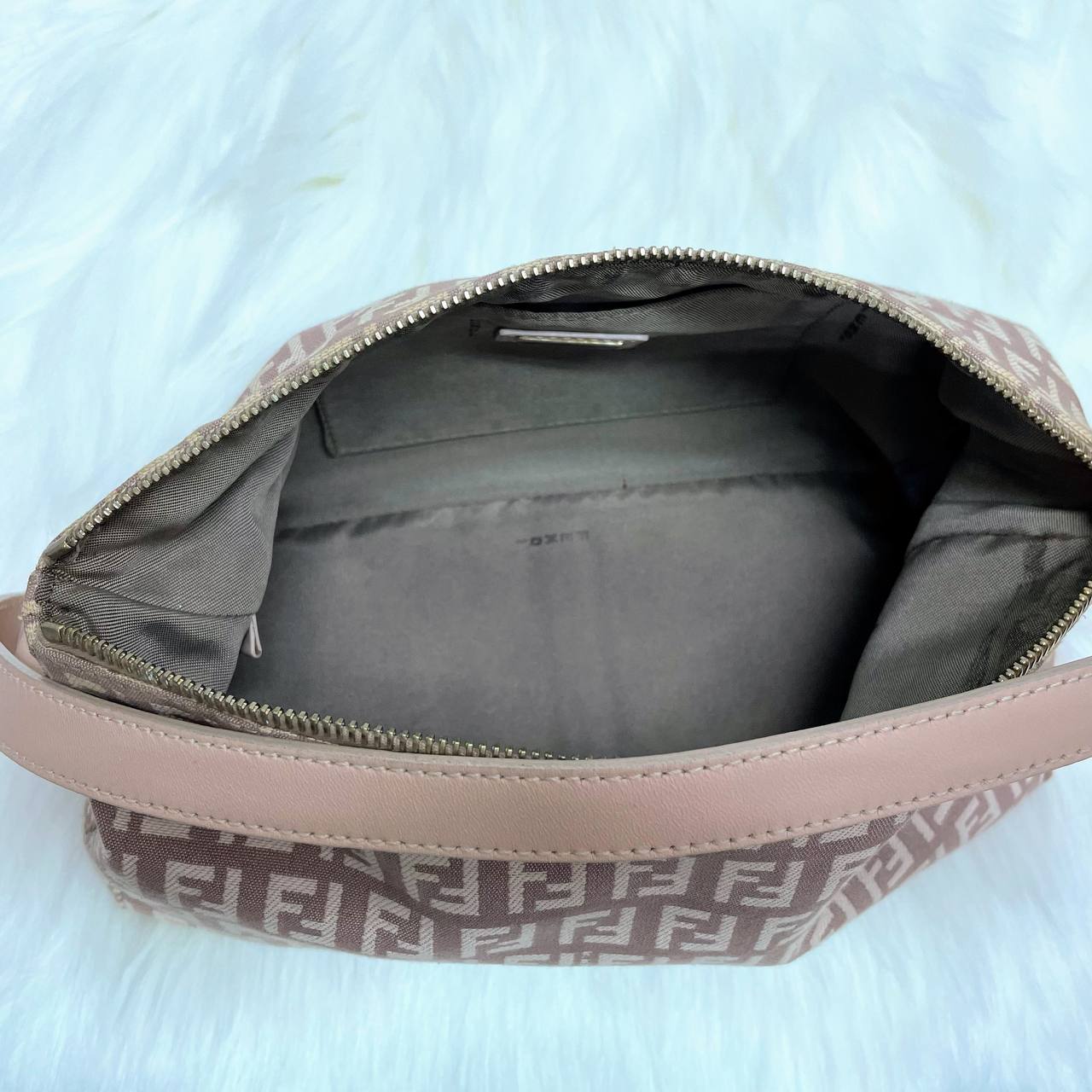 【 In-Stock 】Fendi Pink Shoulder Bag