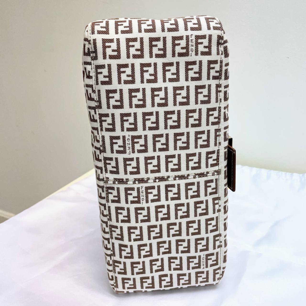 【 In-Stock 】全新未使用 Fendi Zucchino Mamma Baguette 大法棍手提包